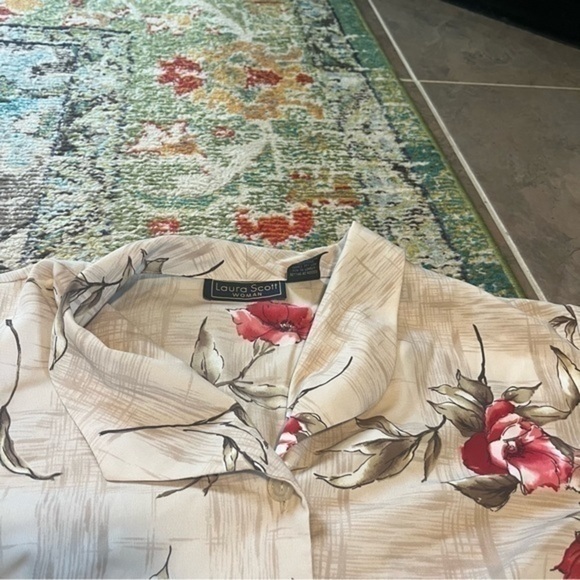 Vintage Laura Scott floral two piece button down shirt with matching skirt - Picture 7 of 10